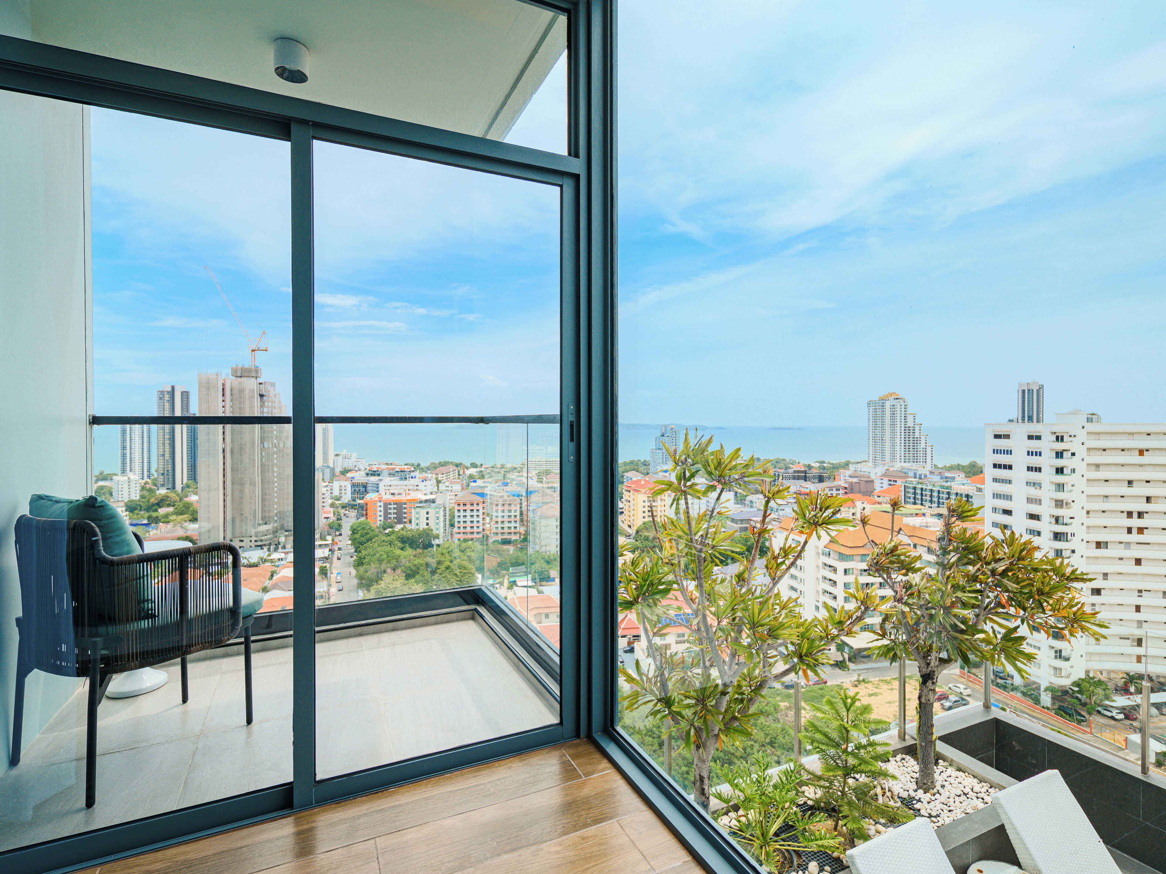 One-Bedroom Premier Suite with Sea View | 高級寝具、低反発ベッド、ミニバー、セーフティボックス (室内)