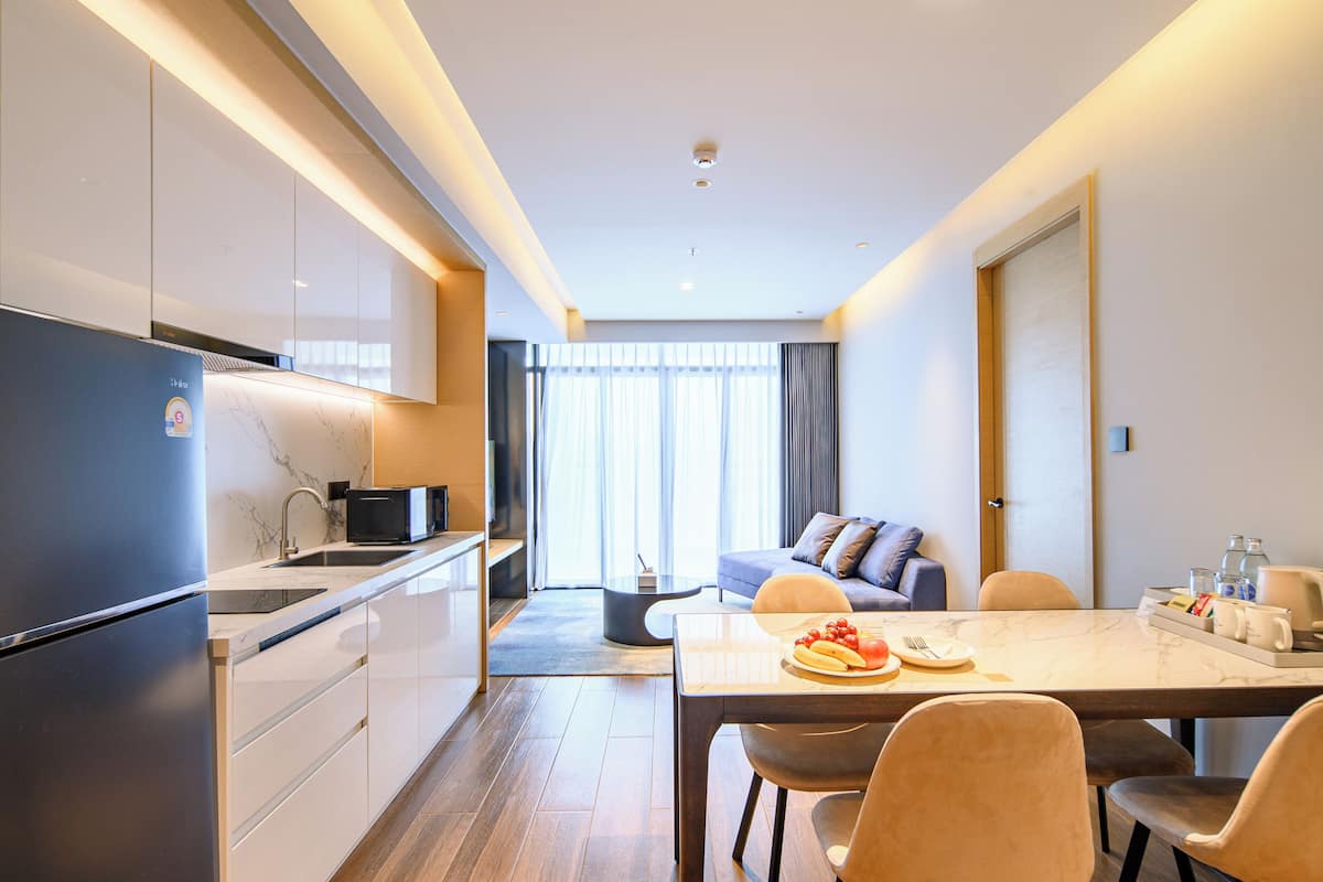Two-Bedroom Deluxe Suite with City View | Utsikt fra rommet