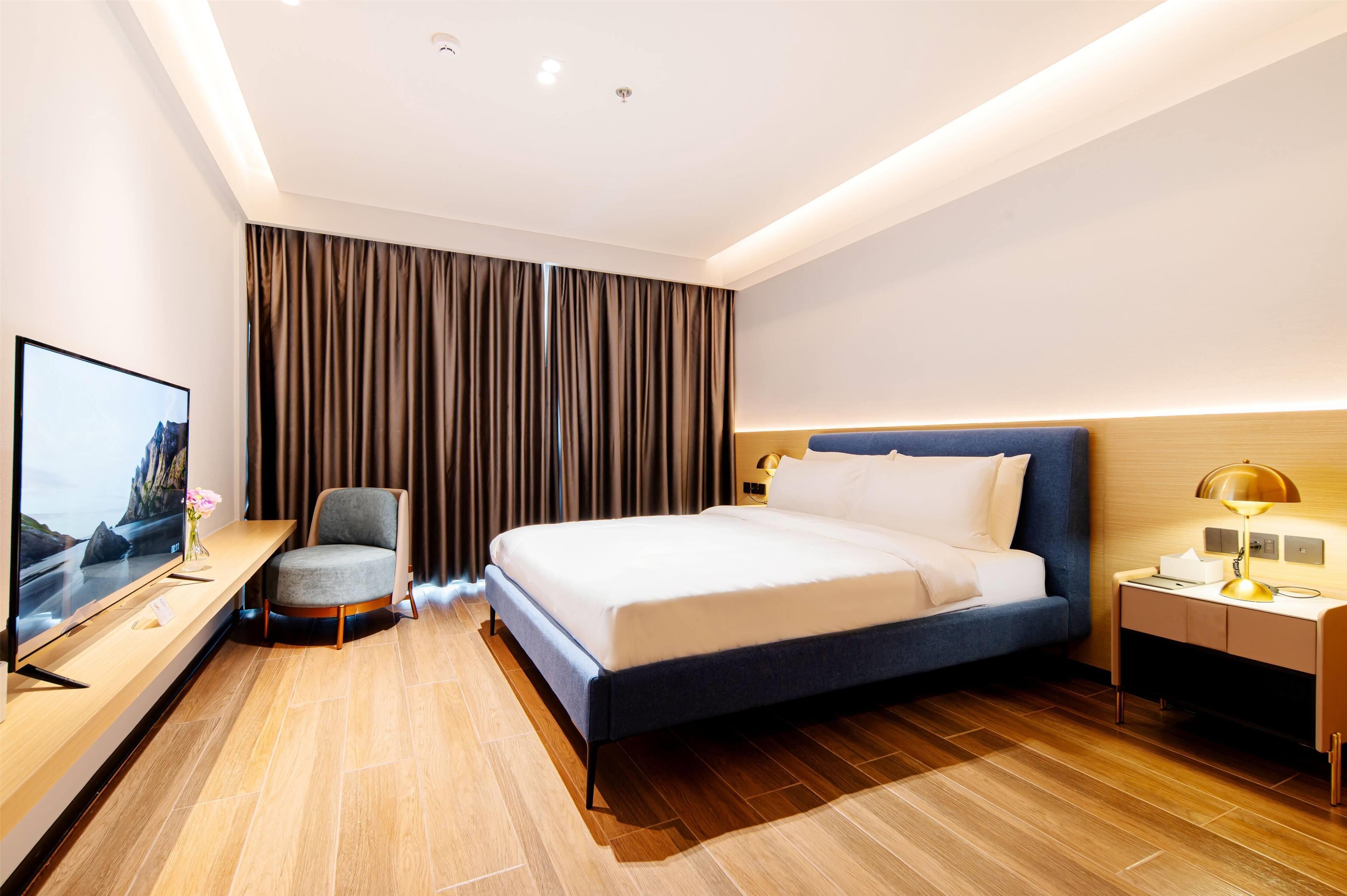 Premium bedding, minibar, in-room safe, desk