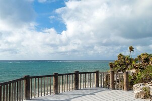 靠近海滩、白沙