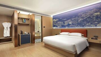 Room, 1 King Bed, Non Smoking (Sunshine)