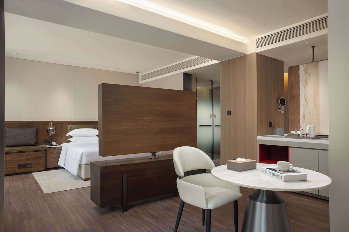 Executive Suite, 1 King Bed, Non Smoking