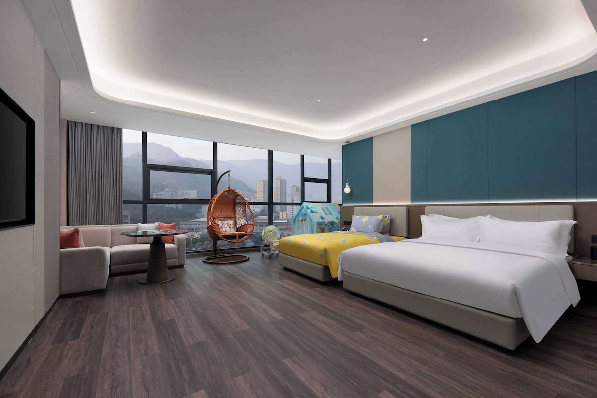 Family Room, Multiple Beds