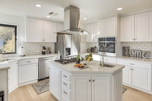 Interior - Terrace Hill Modern Paso Robles Escape Near Wineries, Dining, and Hot Springs (Paso Robles)