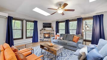 House (6 Bedrooms) | Interior