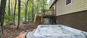 Moshannon Tree-lined Pocono Retreat w/ Hot Tub, Firepit & Pool Table