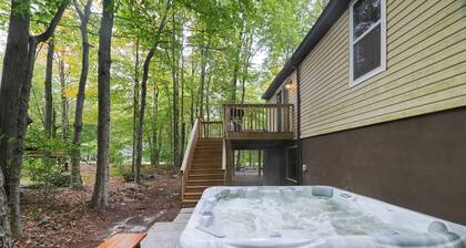 Moshannon Tree-lined Pocono Retreat w/ Hot Tub, Firepit & Pool Table