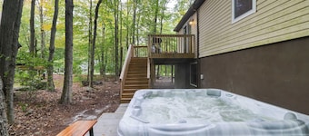 Moshannon Tree-lined Pocono Retreat w/ Hot Tub, Firepit & Pool Table