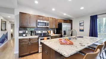 House (6 Bedrooms) | Interior