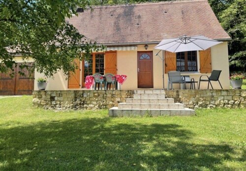 Charming Périgord house with above-ground pool