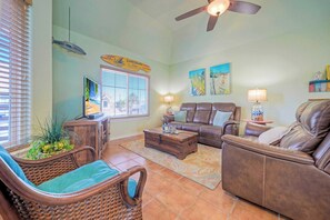 Interior - 11th St - Salty Seas (Port Aransas)