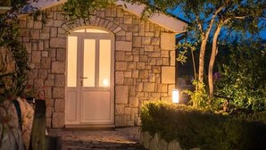 A stone building with a door and a small porch area. - Apartments Galić - 1 Bedroom with Lake view (Ploce)