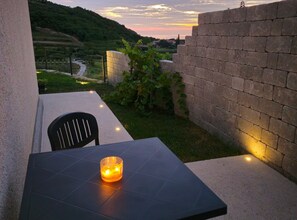 Outdoor dining - Dobrava Sea View Apartment with Terrace - Studio Apartment with Terrace (Portoroz)