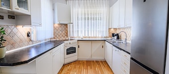 Stunning Rural Holiday Home with Garden and BBQ - Four Bedroom Holiday Home