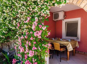 Outdoor dining - Leček Cozy Apartments - Two Bedroom 3 (Vir)