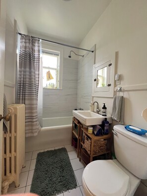 Handtücher, Seife, Toilettenpapier