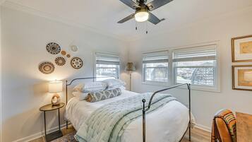 2 bedrooms, desk, iron/ironing board, travel crib