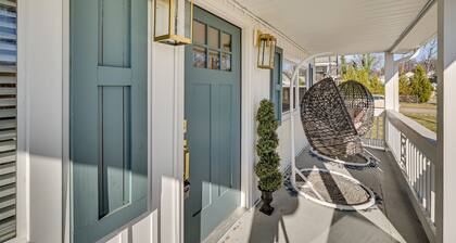 < 3 Mi to Dtwn: Modern Cottage in Greenville!