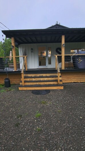 Exterior detail - Charming 2-BR house with AC, WiFi, firepit and only 5 min walk from beach (Grande-Digue)