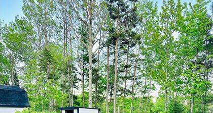 Charming 2-BR with Hot tub, AC, WIFI, firepit and only 5 min walk from beach