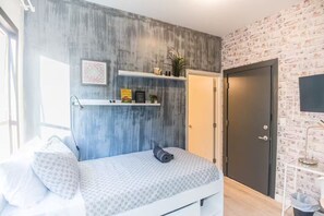 1 habitación, tabla de planchar con plancha, wifi y ropa de cama