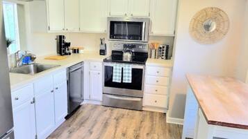 冰箱、微波炉、烤箱、炉灶