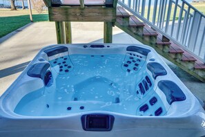 Outdoor spa tub - Hot Tub, Dock & Views: Waterfront Home in Cadiz! (Cadiz)