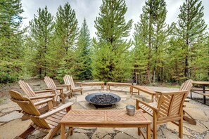 Property grounds - Mtn Escape w/ Hot Tub, By Trails in Grand Lake! (Grand Lake)