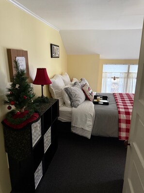 3 makuuhuonetta, silitysrauta/-lauta, ilmainen Wi-Fi, vuodevaatteet