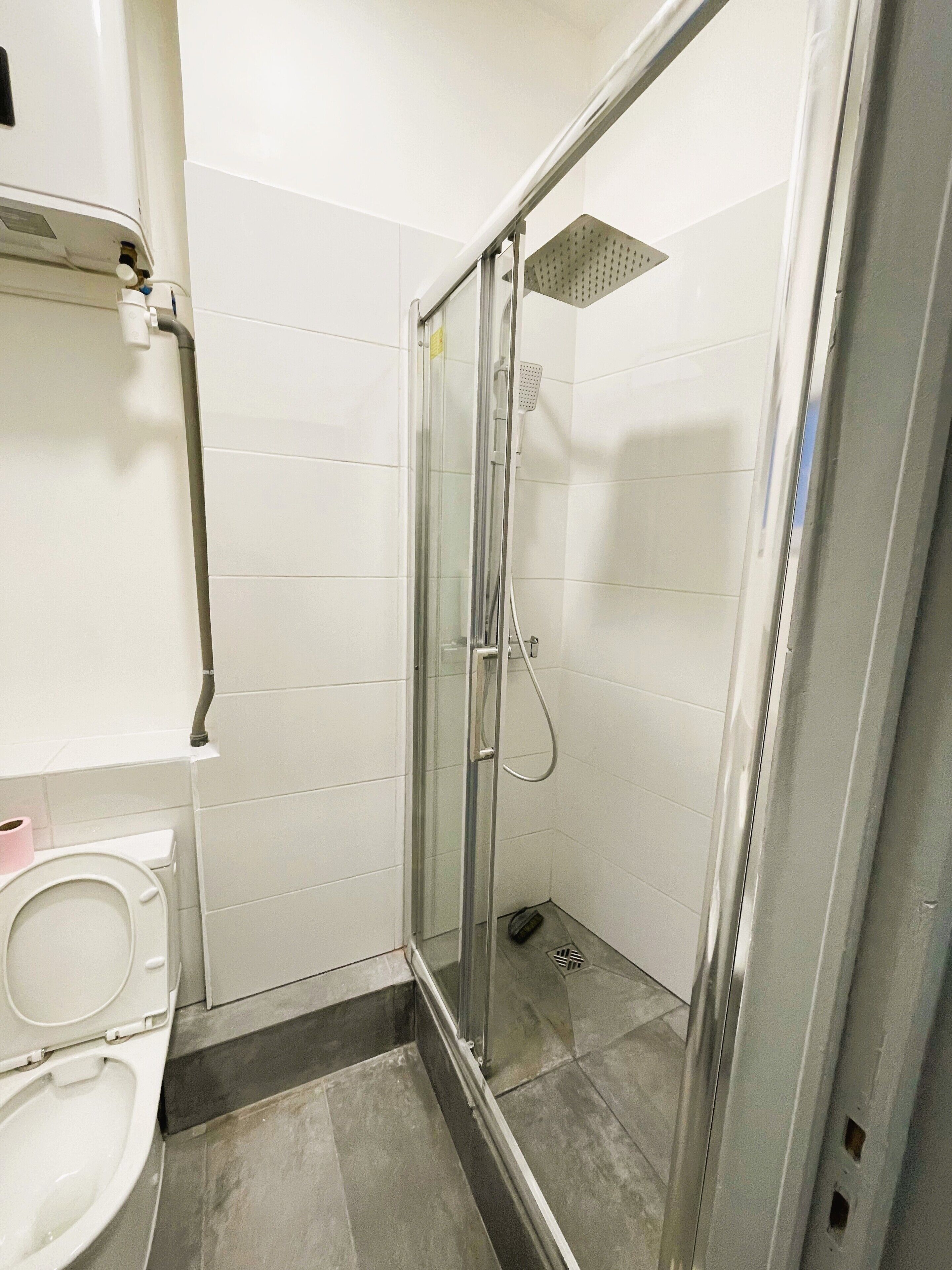 Toallas, jabón, papel de baño 