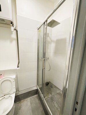 Handdukar, tvål och toalettpapper