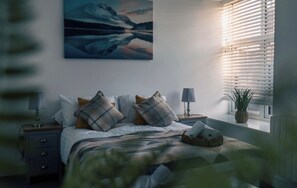 3 bedrooms, desk, iron/ironing board, free WiFi