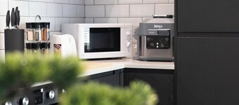 Modern 3-Bedroom Apartment in the Heart of Newport