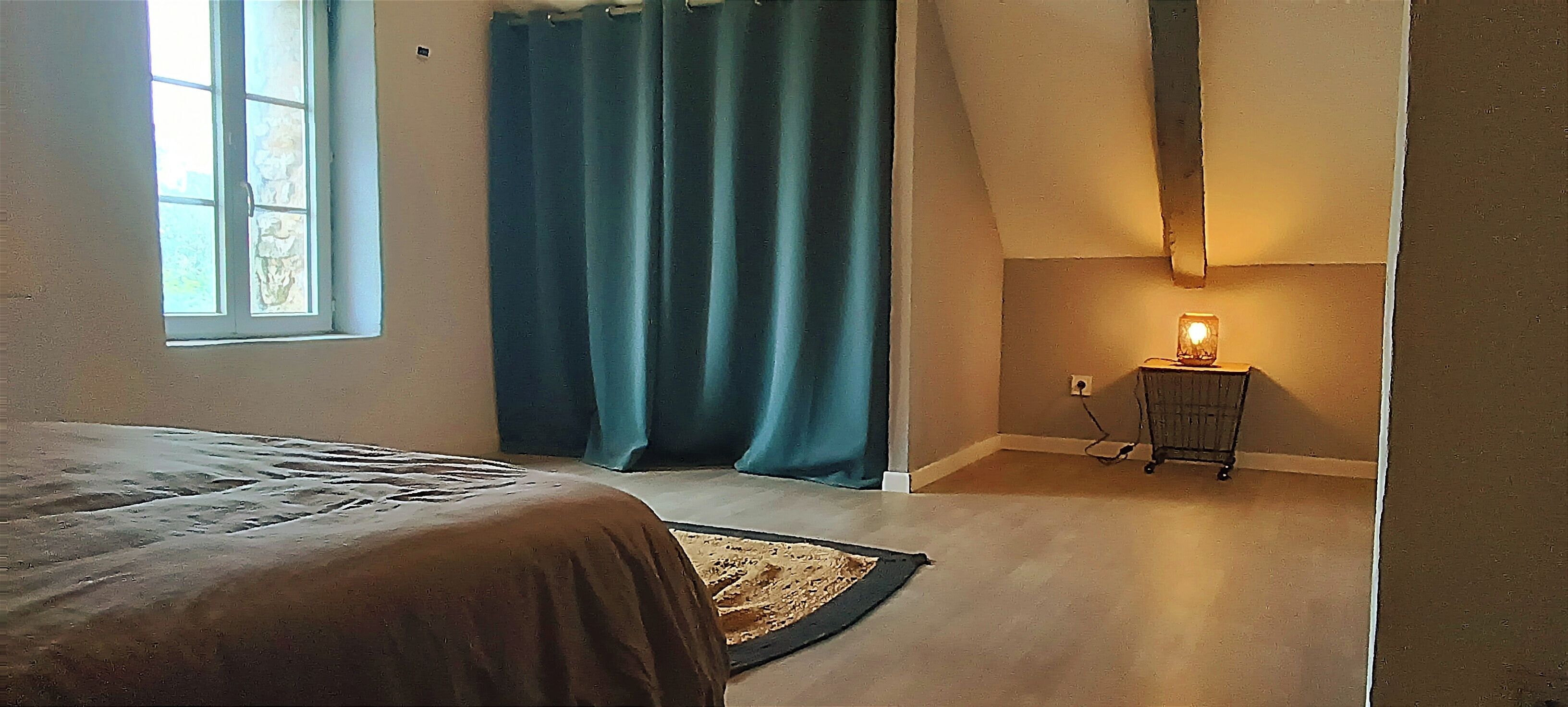 3 bedrooms, iron/ironing board, internet, bed sheets