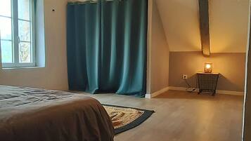 3 bedrooms, iron/ironing board, Internet, bed sheets