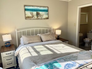 4 bedrooms, free WiFi, bed sheets, wheelchair access - Relax and unwind in our 4 bedroom beach condo. (Old Orchard Beach)