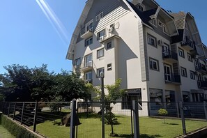 Apartment | Exterior - Siga Gramado-Casa de Vó c TVsmart e Wifi (Gramado)