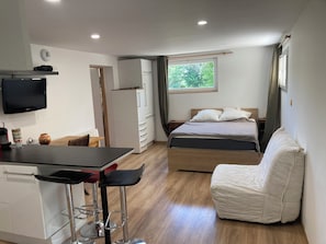 1 slaapkamer, een bureau, gratis wifi, beddengoed