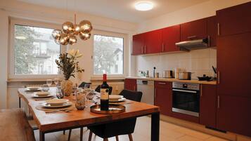 Mikrowelle, Ofen, Herdplatte, Geschirrspüler