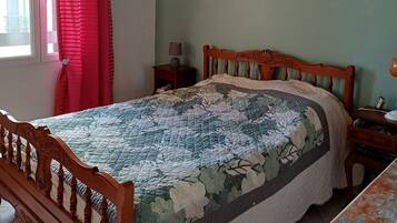 2 Schlafzimmer, Schreibtisch, Bügeleisen/Bügelbrett, WLAN