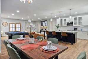 Dining - Modern 3-Br Retreat Downtwn Indy (Indianapolis)