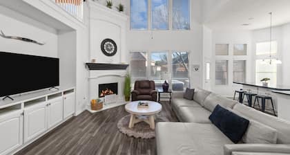 Keller’s Crown Jewel - 5BR Retreat w/ Hot Tub & Pool Table