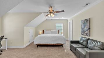 4 Schlafzimmer, Schreibtisch, Bügeleisen/Bügelbrett, WLAN