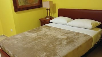 1 Schlafzimmer, BĂŒgeleisen/BĂŒgelbrett, WLAN, BettwĂ€sche