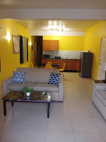 Charming 1-bedroom apartment with AC and WiFi in gorgeous Philipsburg
