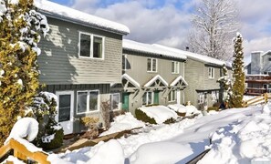 Exterior - Outdoors/hiking mountain getaway with AC, WiFi (Tannersville)