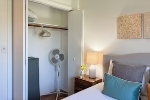 2 Schlafzimmer, Schreibtisch, Bügeleisen/Bügelbrett, WLAN