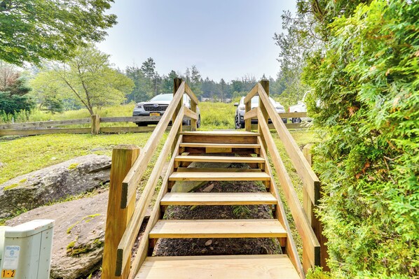 Property grounds - Outdoors/hiking mountain getaway with AC, WiFi (Tannersville)