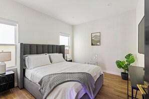 2 camere, una scrivania, ferro/asse da stiro, Wi-Fi gratuito