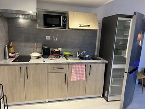 Fridge, microwave, stovetop, coffee/tea maker